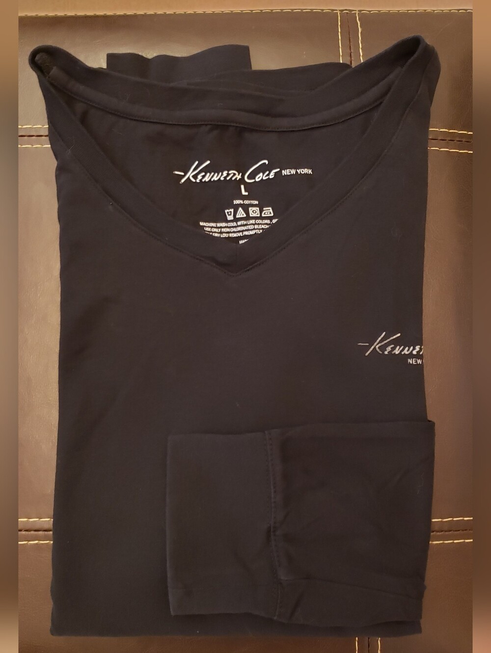 NWOT Kenneth Cole New York Black V-Neck Long Sleeve T-shirt